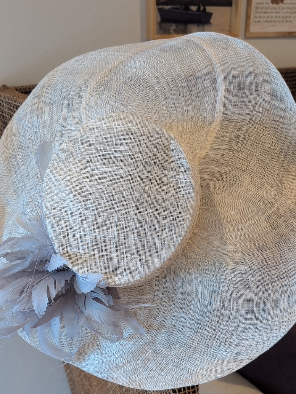 Wide-Brim Kentucky Derby Style Women's Dress Hat with Feather Trim
